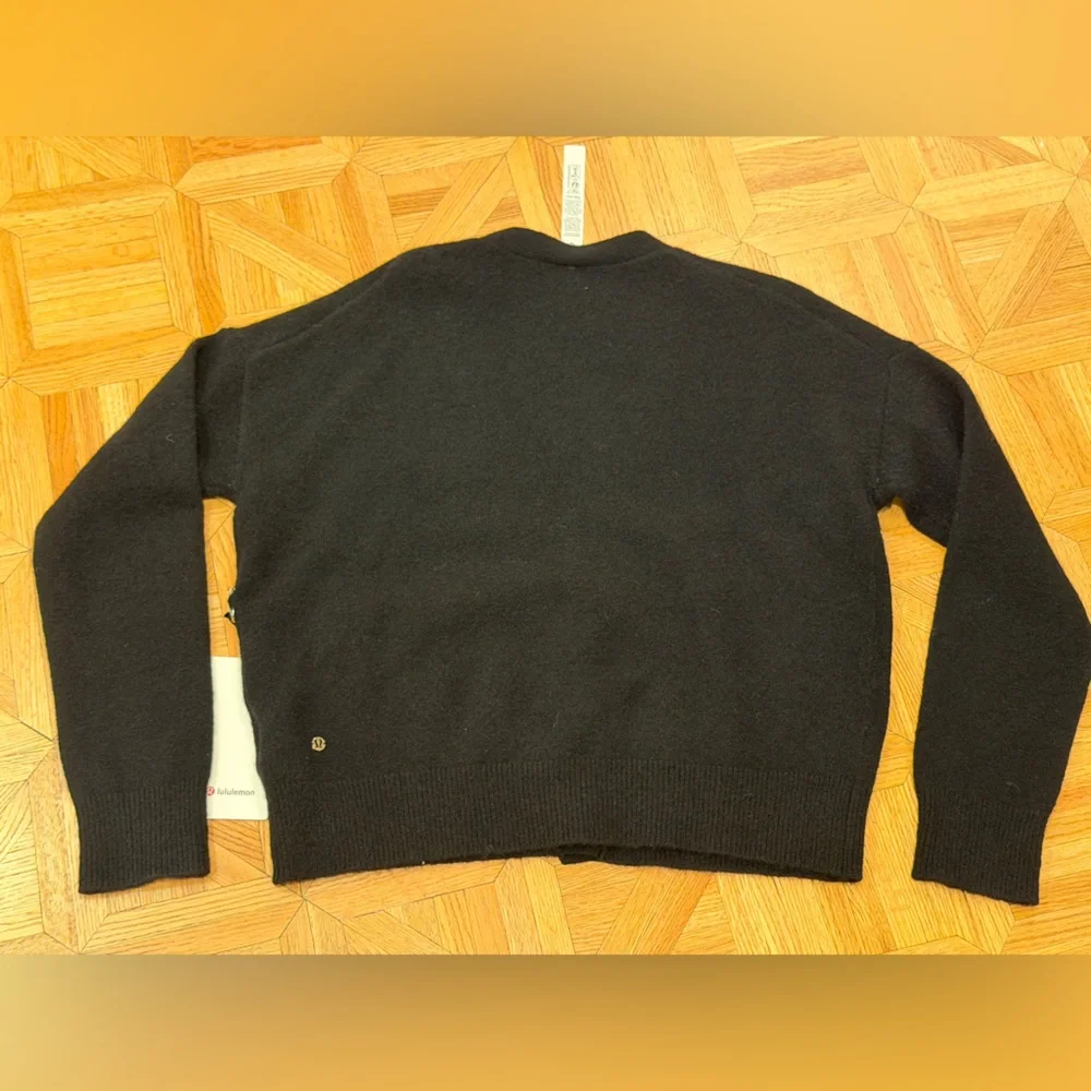 NWT Lululemon Womens Alpaca Wool-Blend Cardigan Sweater in Black in Size Medium
